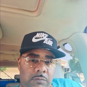 Meet your Posher, Derrick